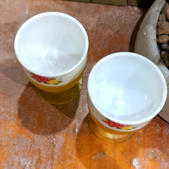 Retro Plastic Egg Cups faux clear yellow woodgrain - Picture 2 of 4